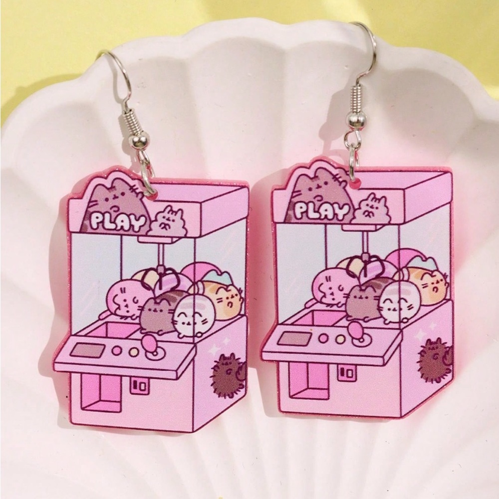 Pusheen claw machine earrings